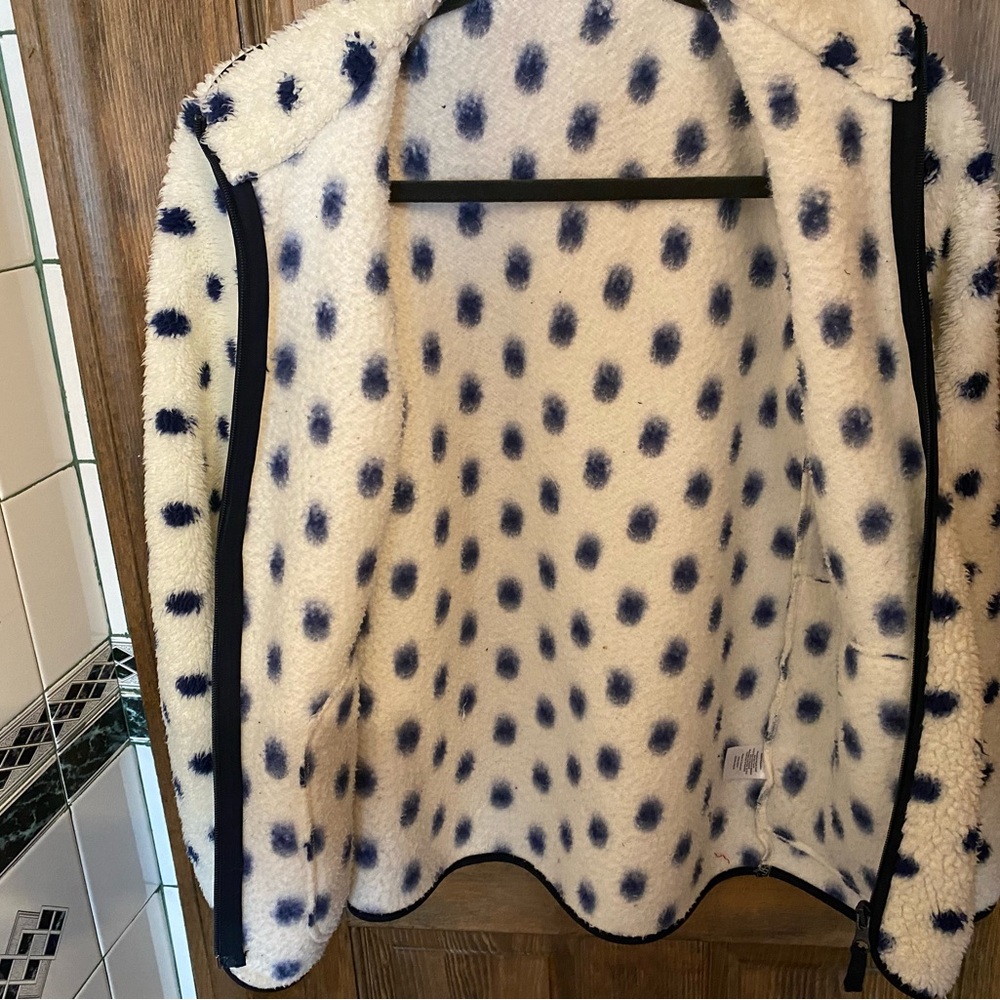 Polyester Jacket Great For The Spring. - image 5